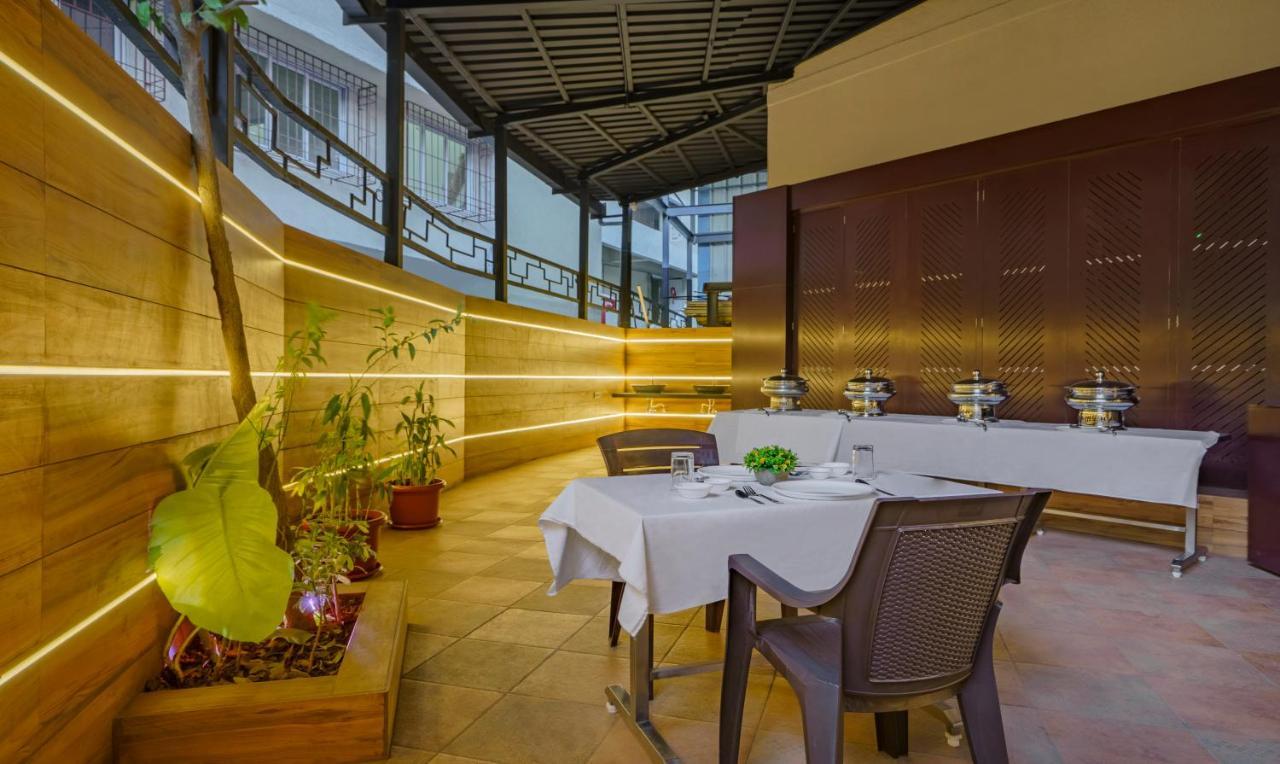 Treebo Premium Savera Inn Мумбаи Экстерьер фото