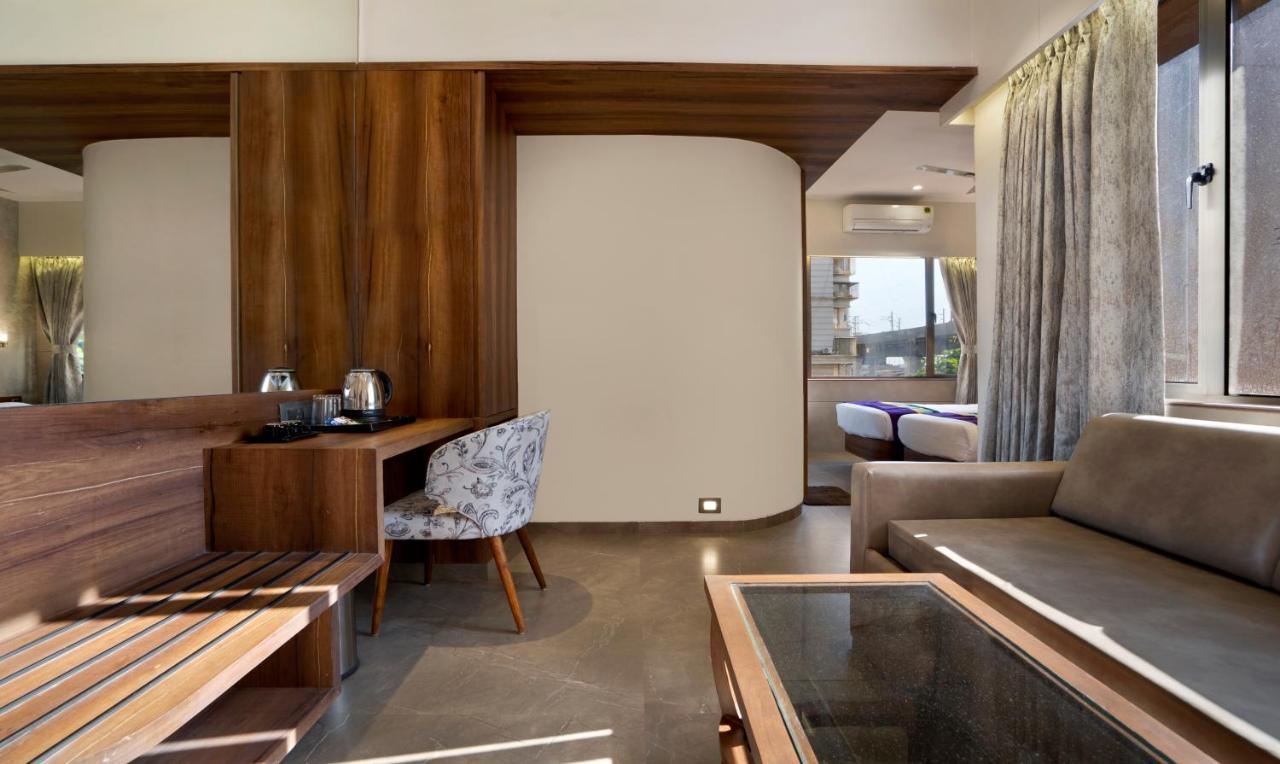 Treebo Premium Savera Inn Мумбаи Экстерьер фото