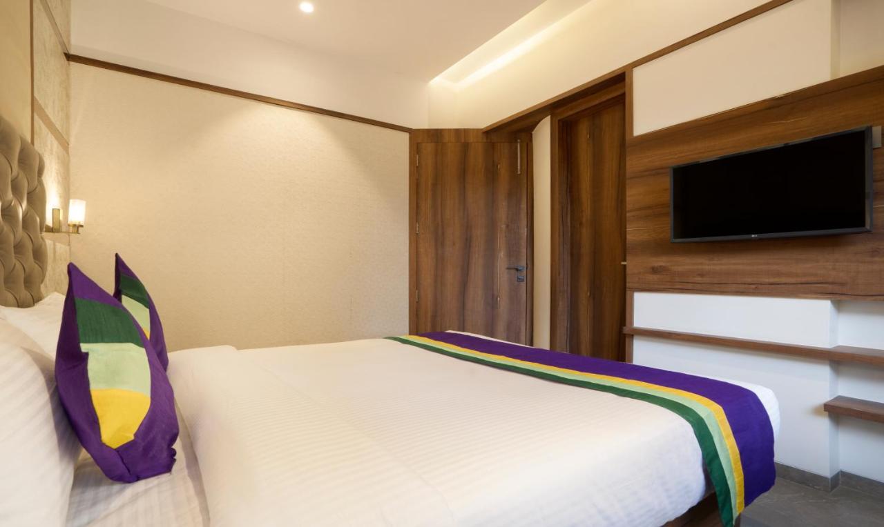 Treebo Premium Savera Inn Мумбаи Экстерьер фото